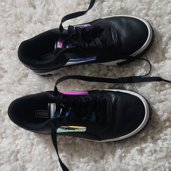 PUMA womens 9.5 sneakers - Picture 6 of 6